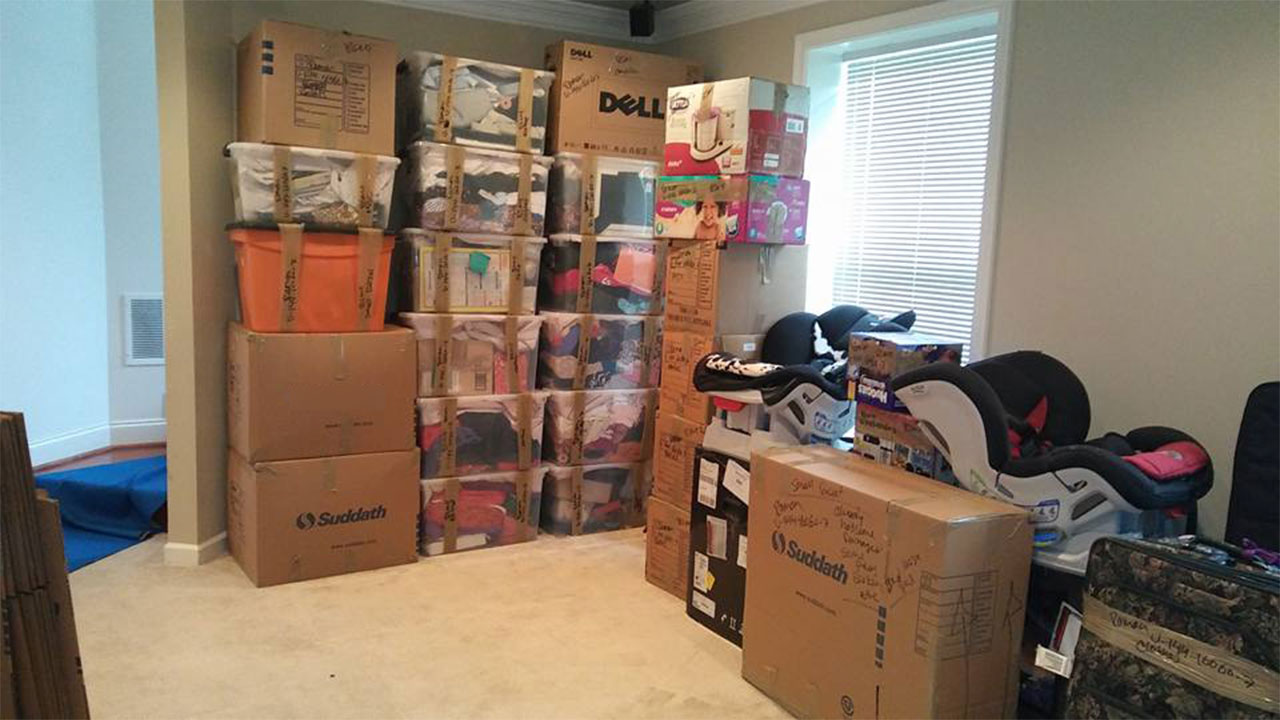 https://www.movebuddha.com/wp-content/uploads/2016/03/moving-boxes-stacked-living-room.jpg